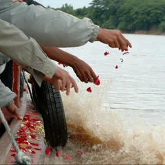 Still from Luminous People (2)