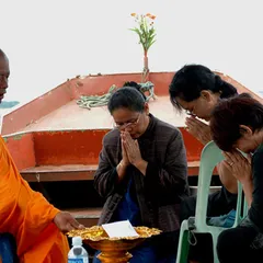 Still from Luminous People (7)