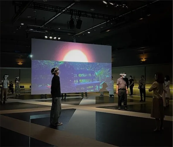 A Conversation with the Sun (VR), installation view